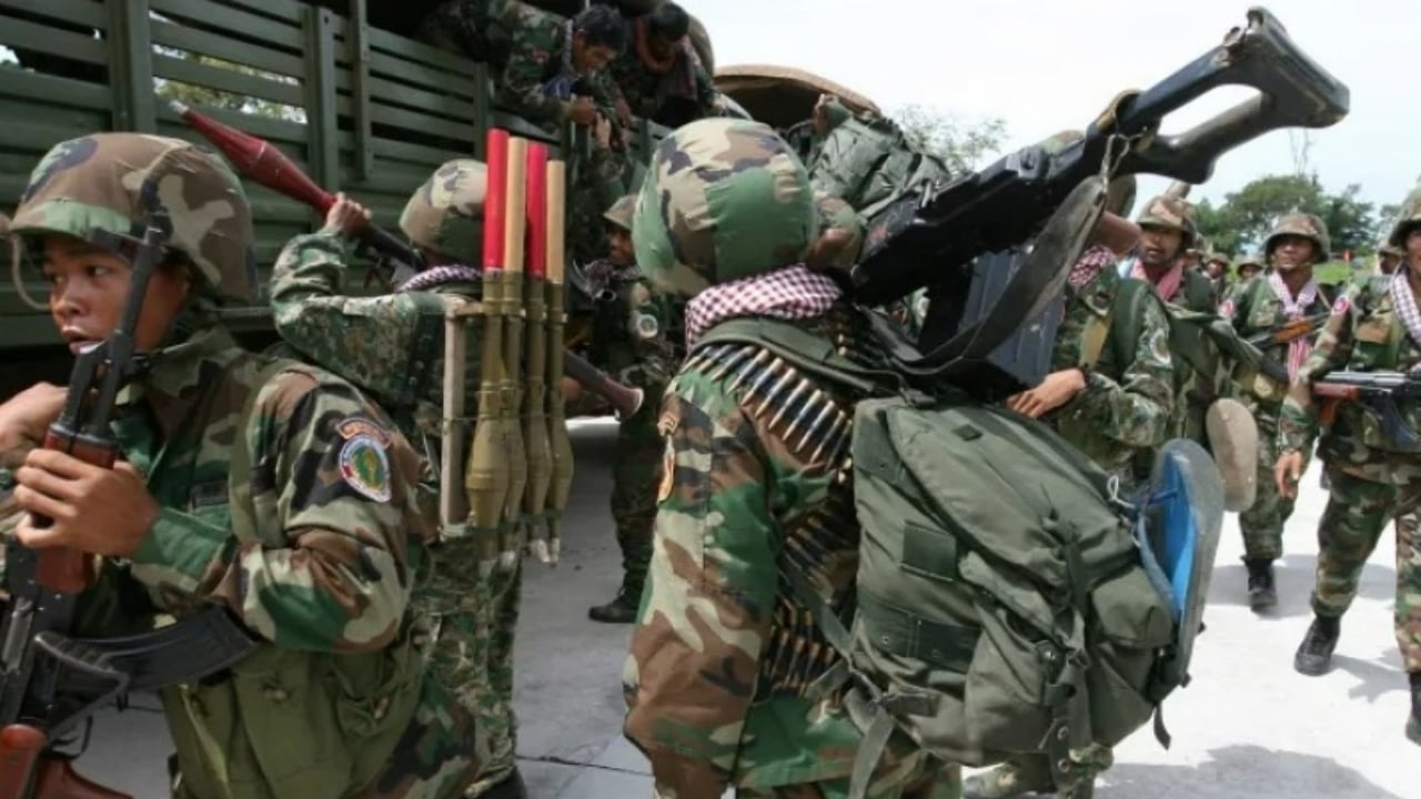 Foto - İki ülke arasında korkulan savaş başladı! F-16’lar bomba yağdırıyor, halk panikle kaçıyor