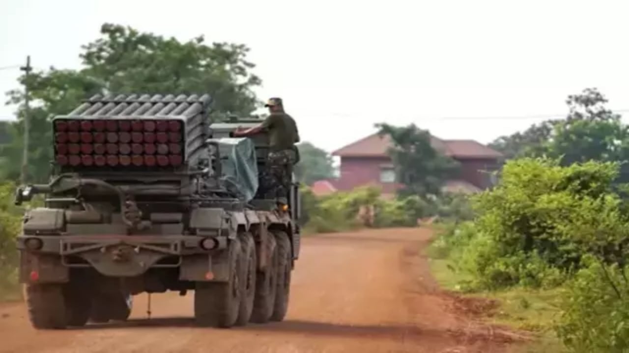 Foto - İki ülke arasında korkulan savaş başladı! F-16’lar bomba yağdırıyor, halk panikle kaçıyor
