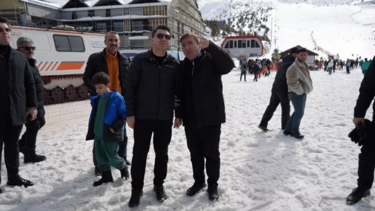 Foto - İki vali el sıkıştı: 3,5 saatlik yol 45 dakikaya düşecek!