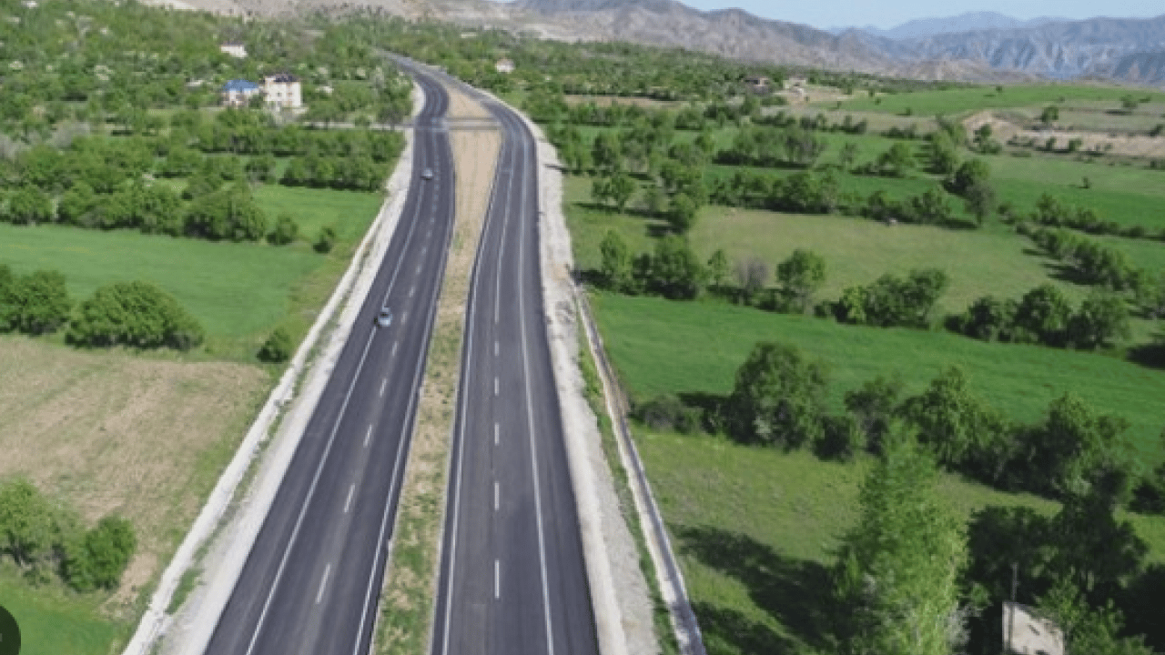 Foto - İki vali el sıkıştı: 3,5 saatlik yol 45 dakikaya düşecek!