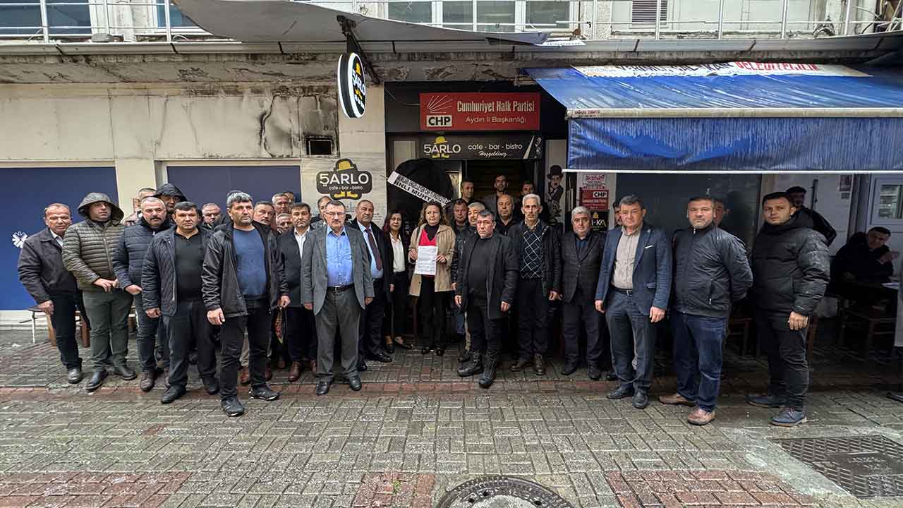 Foto - İl başkanlığına çelenk bırakıldı! Şehrin kalkınmasına CHP takozluğu