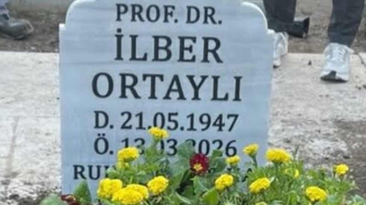 Foto - İlber Ortaylı’nın kabrini ziyarete gidenler şoku yaşadı! Ailesinden açıklama geldi