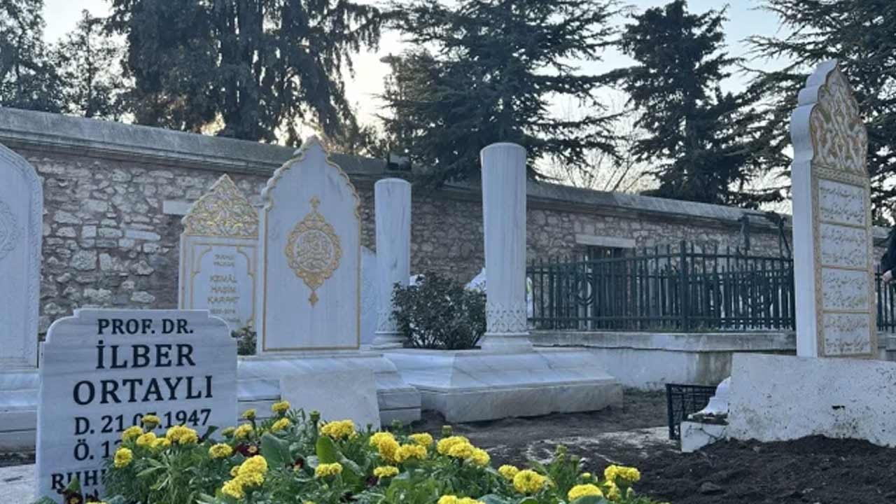 Foto - İlber Ortaylı’nın kabrini ziyarete gidenler şoku yaşadı! Ailesinden açıklama geldi