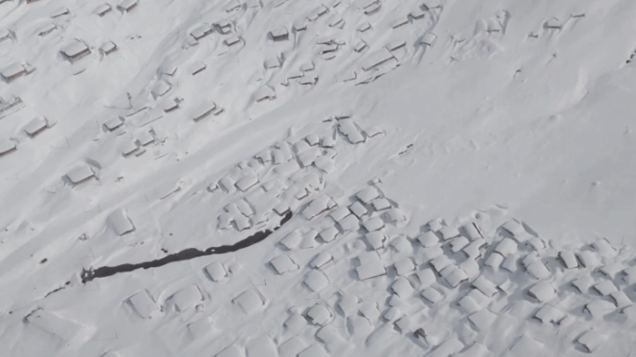 Foto - İlçede kar kalınlığı 3 metreyi geçti! Evler resmen kayboldu