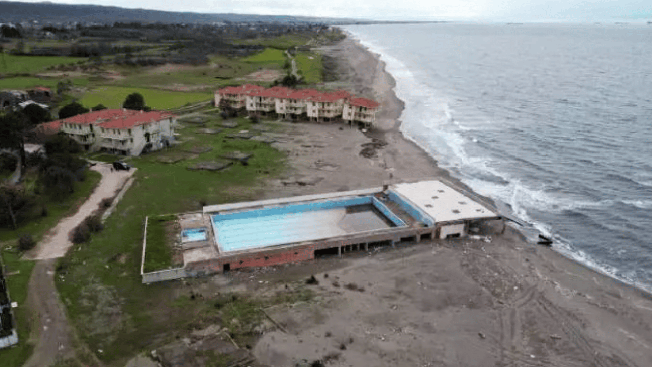 Foto - İlçede yer yerinden oynadı: Villalar teker teker çöktü!