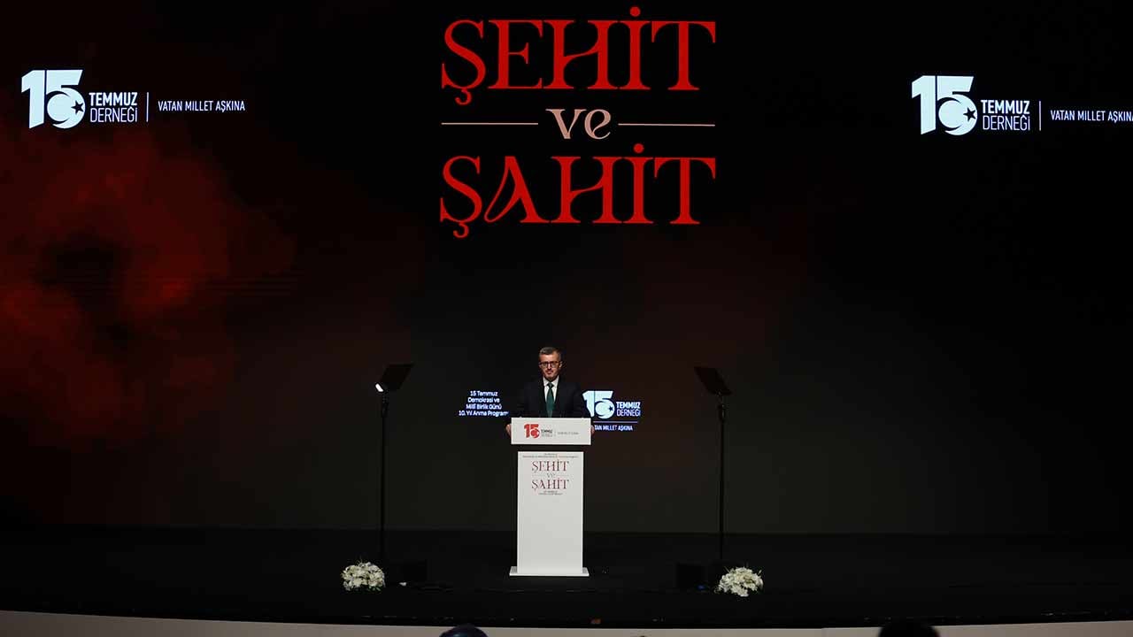 Foto - İletişim Başkanı Duran "Şehit ve Şahit" programına katıldı: Darbeler silsilesini kahramanlar mezara gömdü