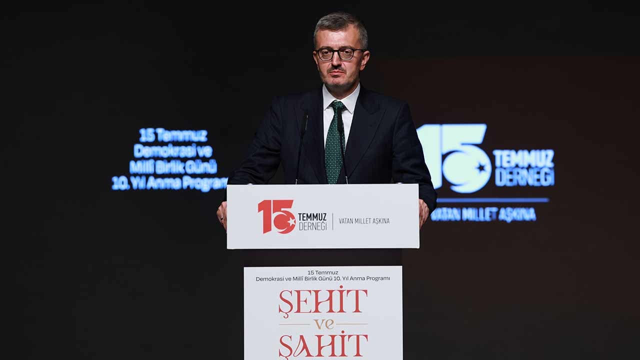 Foto - İletişim Başkanı Duran "Şehit ve Şahit" programına katıldı: Darbeler silsilesini kahramanlar mezara gömdü