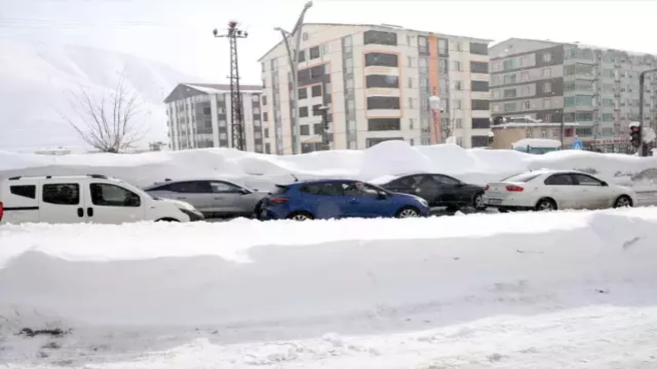 Foto - İlginç görüntüler... O şehrimizde karlar trafik lambalarına kadar ulaştı