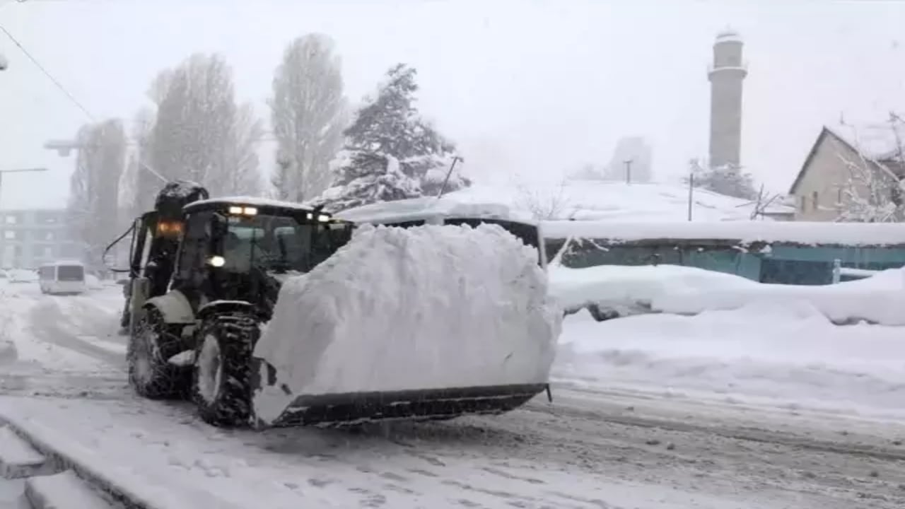 Foto - İlginç görüntüler... O şehrimizde karlar trafik lambalarına kadar ulaştı