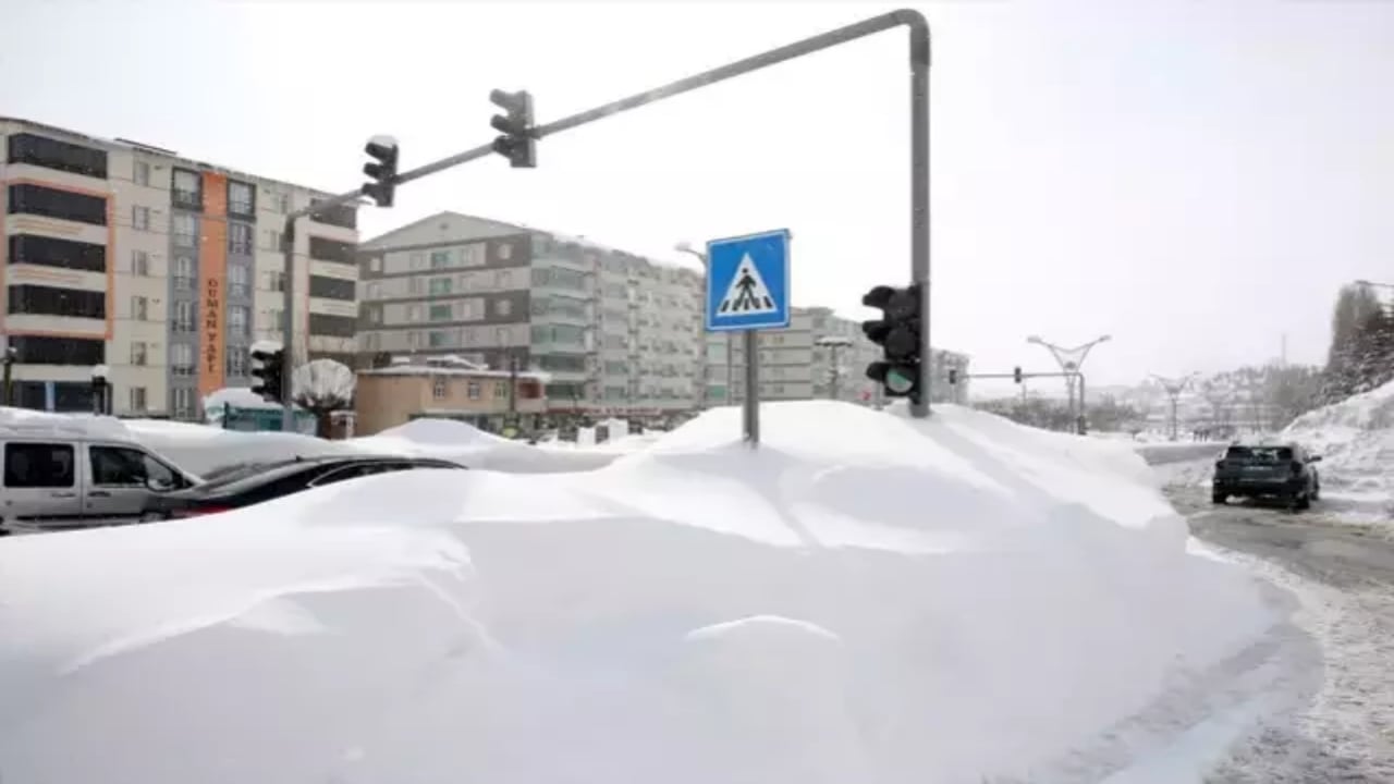 Foto - İlginç görüntüler... O şehrimizde karlar trafik lambalarına kadar ulaştı