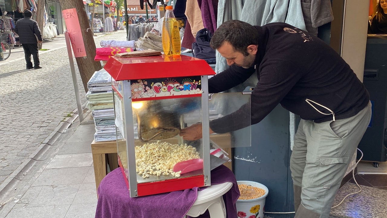 Foto - İlginç kampanya! Perdeci her gün 20 kilo patlamış mısır dağıtıyor