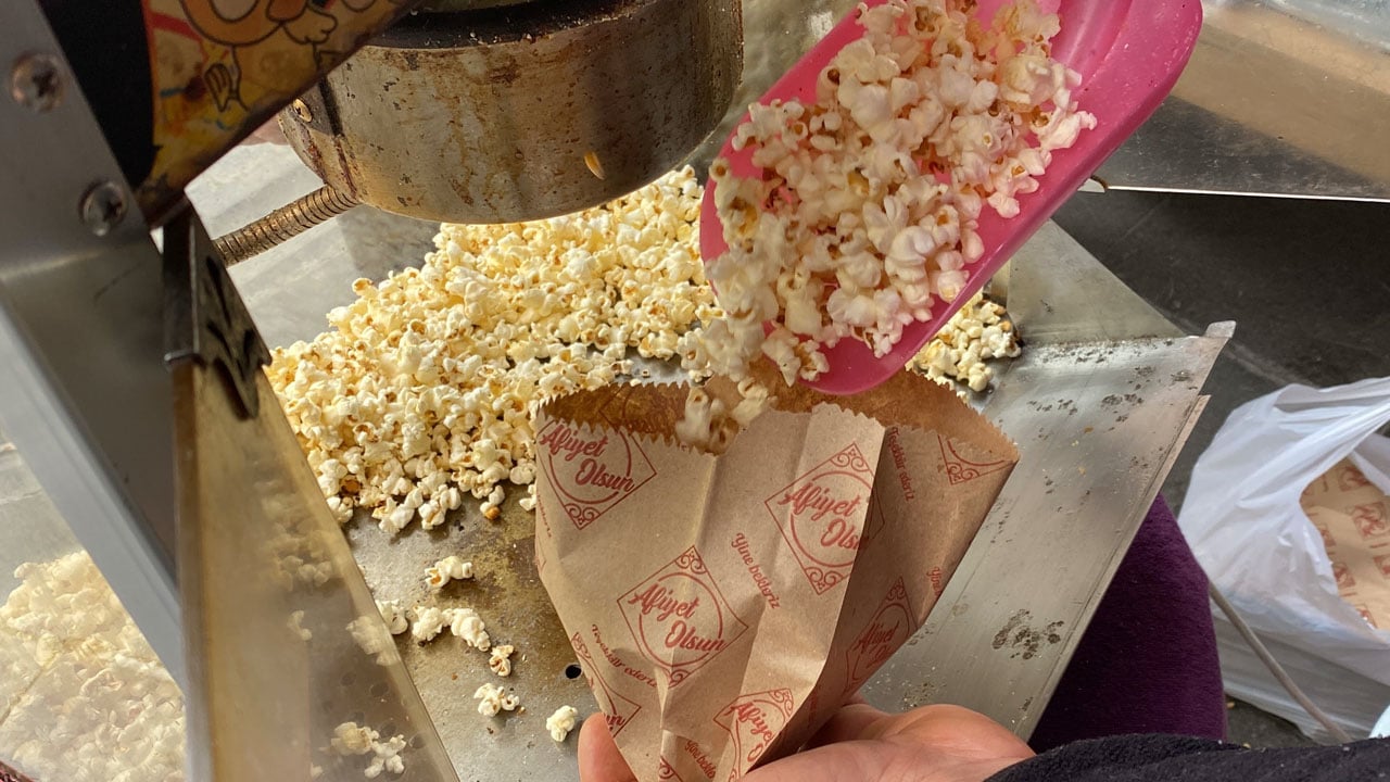 Foto - İlginç kampanya! Perdeci her gün 20 kilo patlamış mısır dağıtıyor