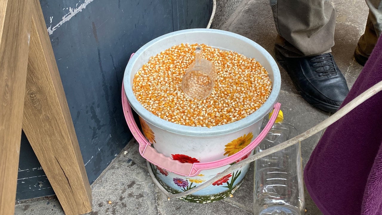 Foto - İlginç kampanya! Perdeci her gün 20 kilo patlamış mısır dağıtıyor