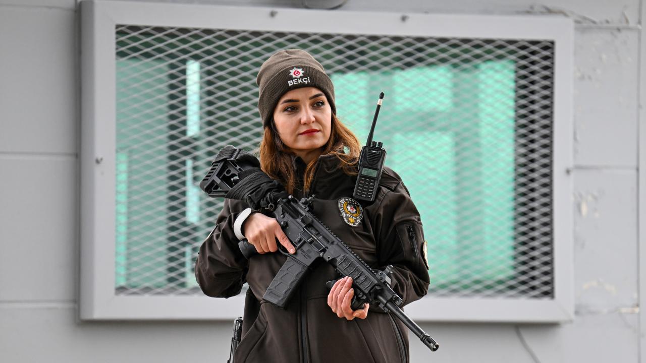 Foto - İlin tek kadın bekçisi şehit babasının izinden gidiyor