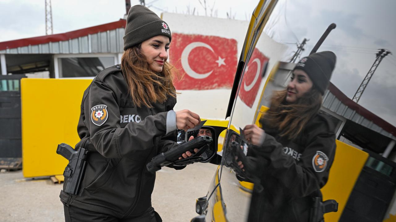 Foto - İlin tek kadın bekçisi şehit babasının izinden gidiyor