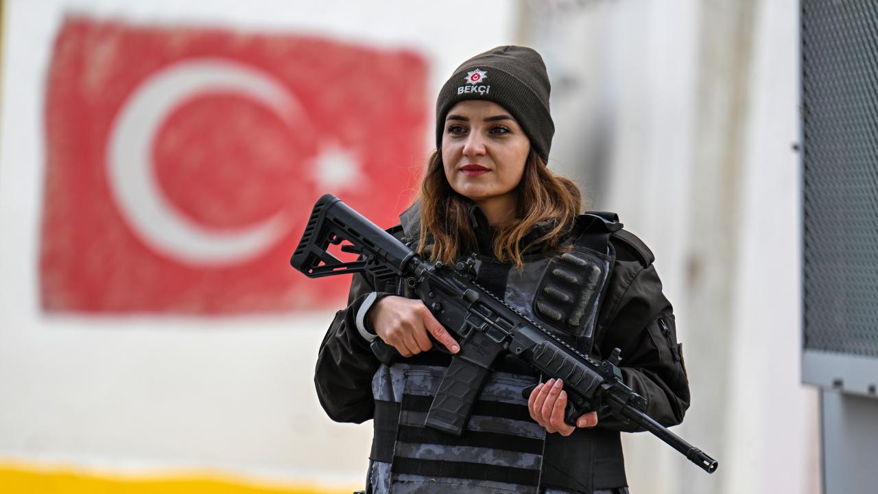 Foto - İlin tek kadın bekçisi şehit babasının izinden gidiyor