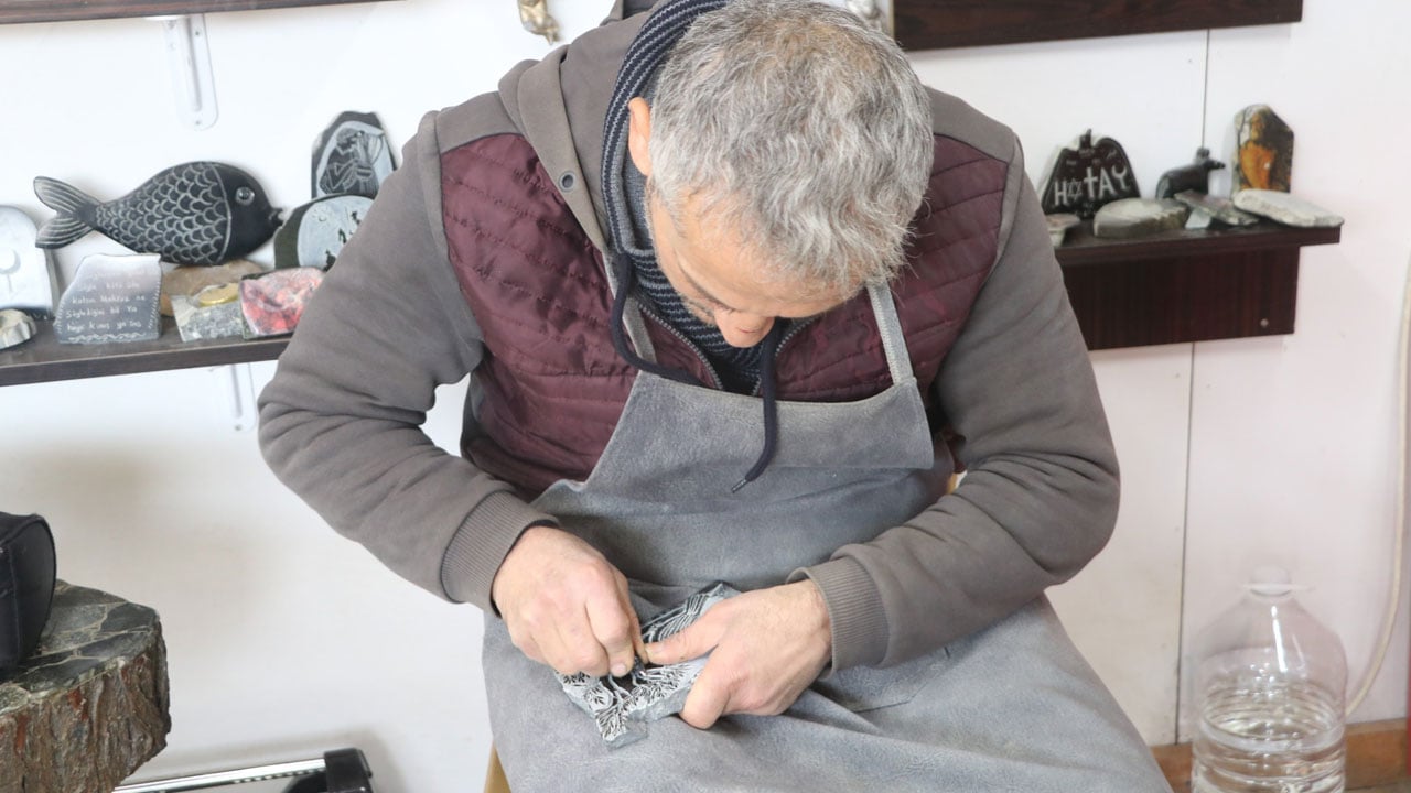 Foto - İlk eserini 25 yıldır satmıyor! Depremin ardından kaybolan meslek yeniden hayat buldu