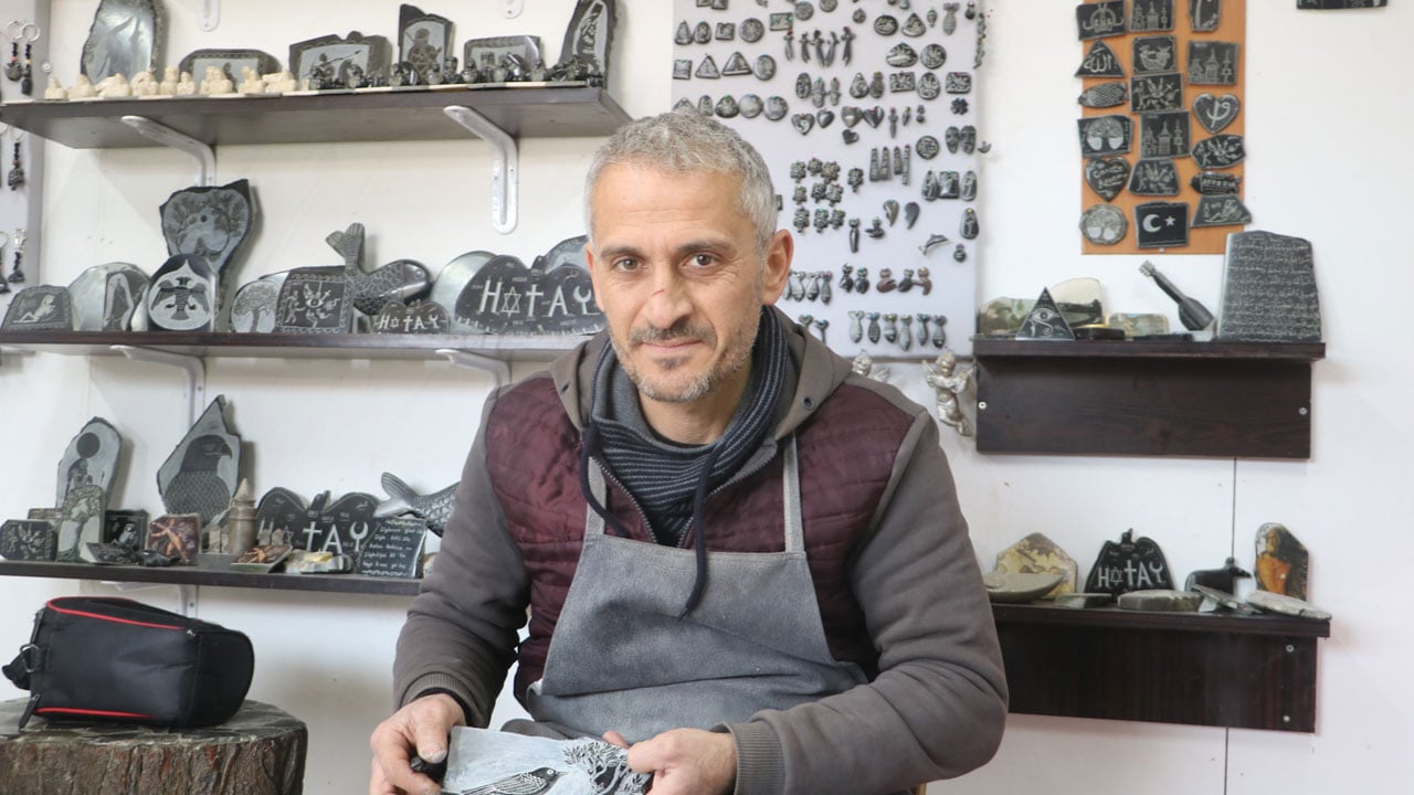 Foto - İlk eserini 25 yıldır satmıyor! Depremin ardından kaybolan meslek yeniden hayat buldu