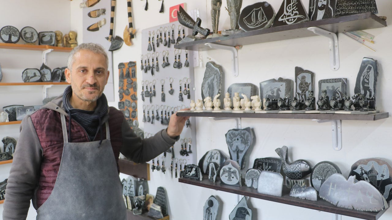 İlk eserini 25 yıldır satmıyor! Depremin ardından kaybolan meslek yeniden hayat buldu