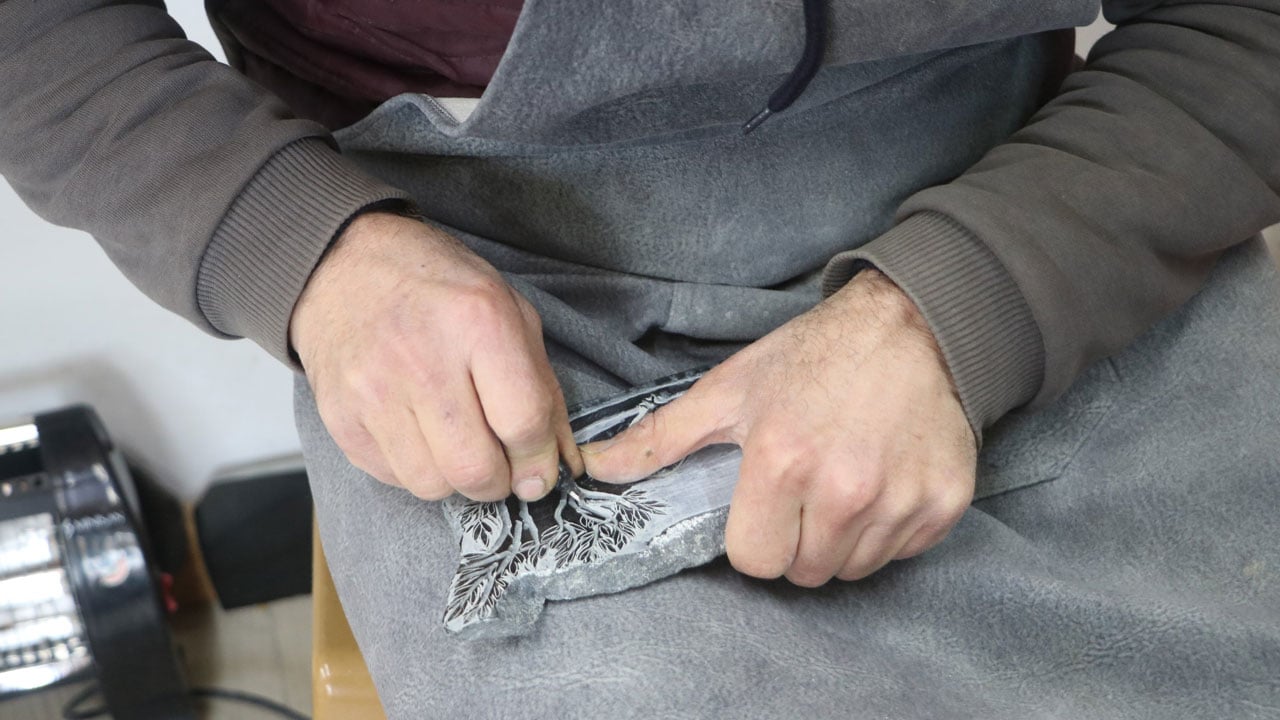 Foto - İlk eserini 25 yıldır satmıyor! Depremin ardından kaybolan meslek yeniden hayat buldu