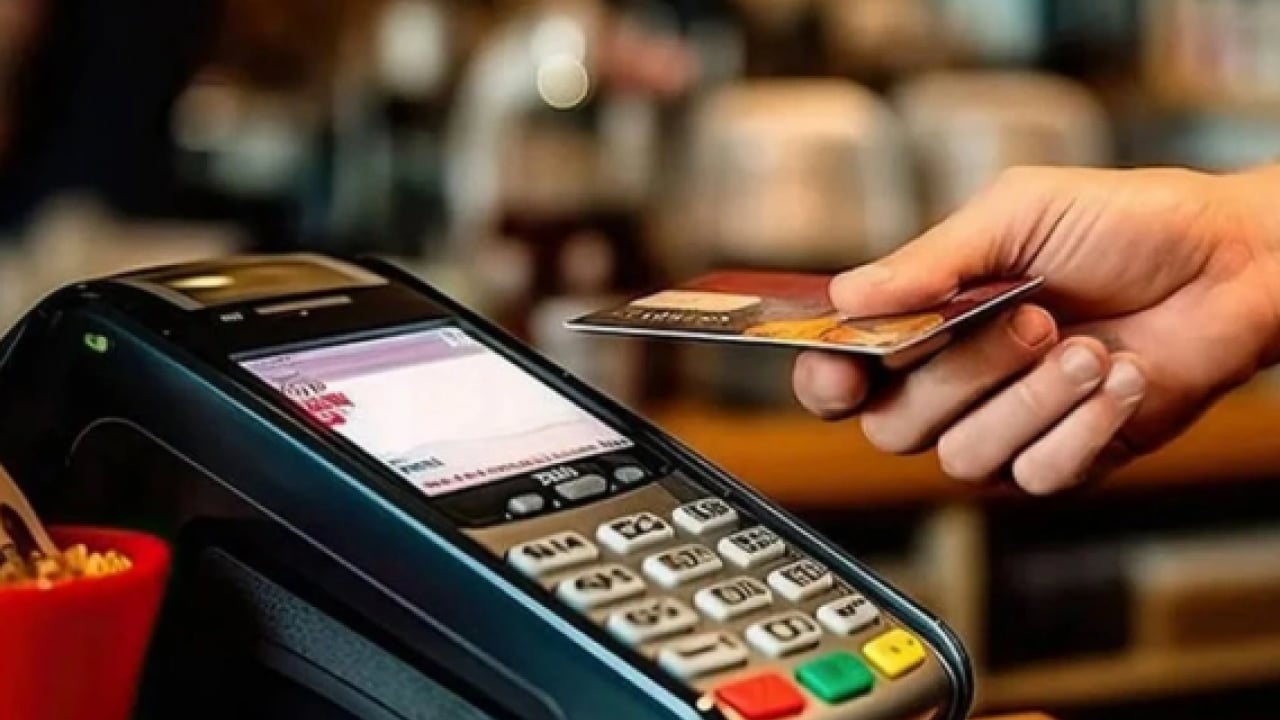 İlk fitili İspanya yaktı: Visa ve Mastercard’ın tahtı sallantıda