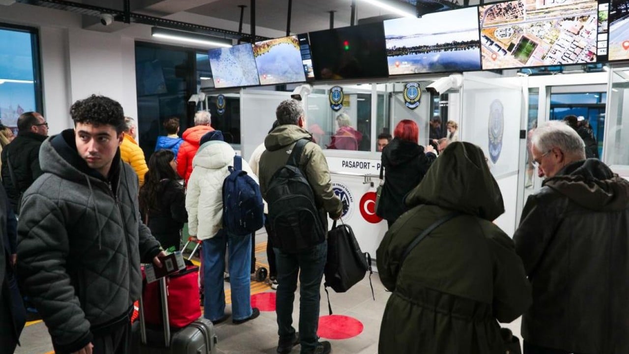 Foto - İlk gününde 261 yolcu ağırladı Aliaport’tan ilk sefer Midili’ye yapıldı