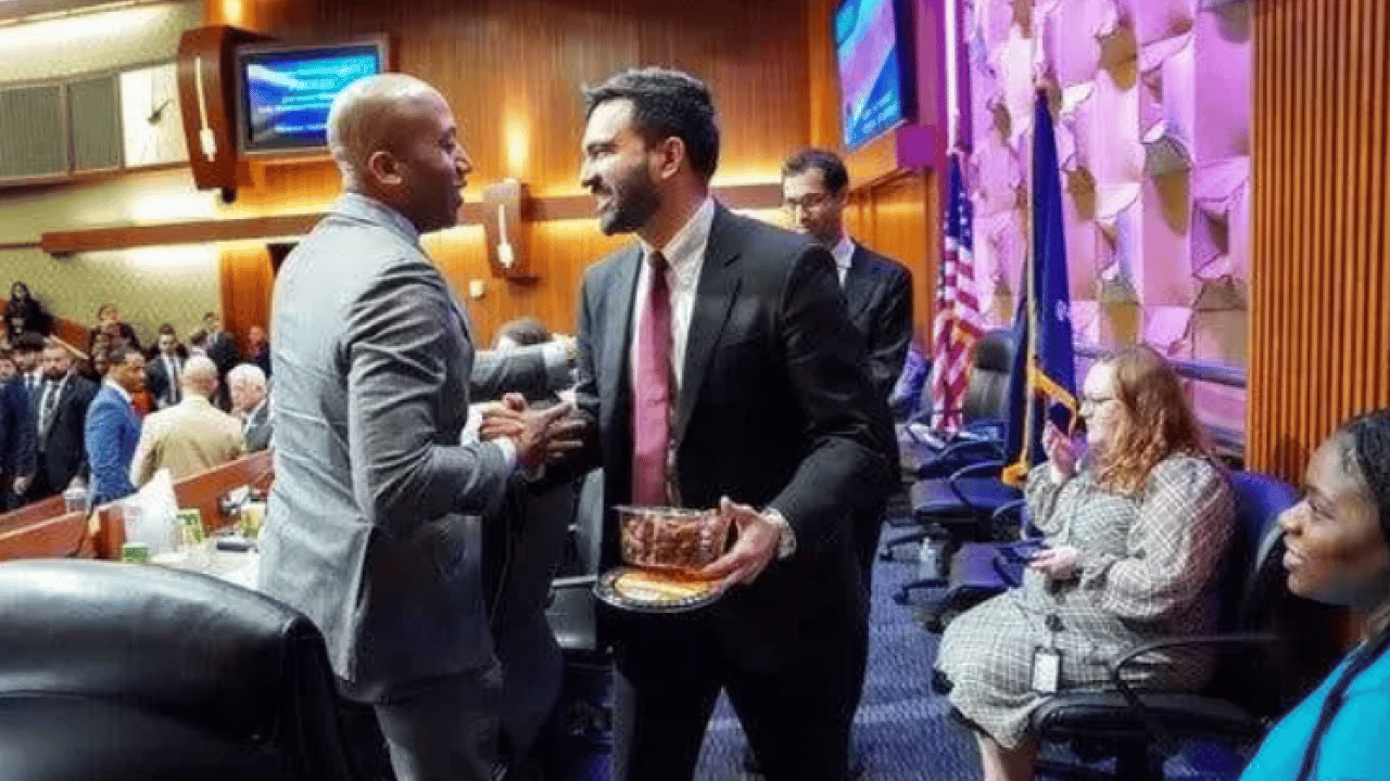 Foto - İlk müslüman belediye başkanı seçilmişti: Mamdani Zohran'dan sahurda anlamlı hareket!