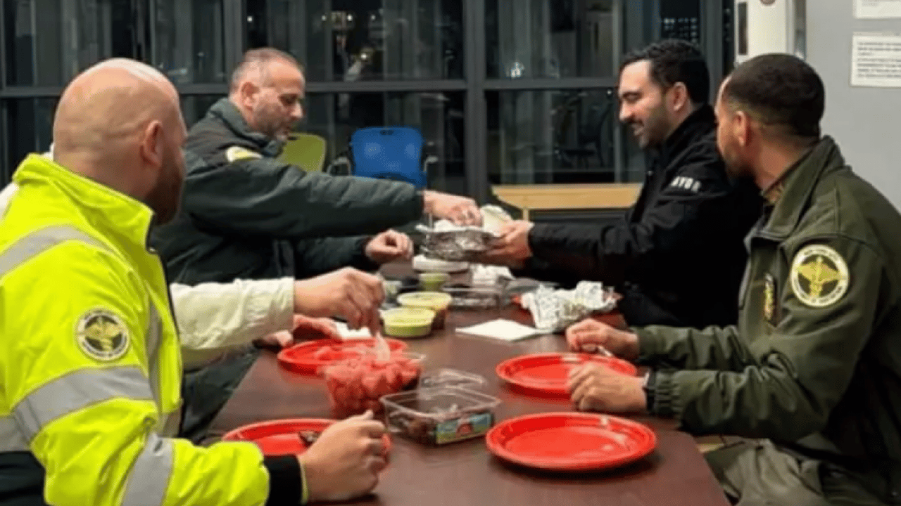 Foto - İlk müslüman belediye başkanı seçilmişti: Mamdani Zohran'dan sahurda anlamlı hareket!