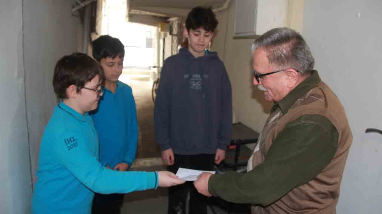 Foto - İmam Hatip öğrencilerinden duygulandıran hareket: Kendileri küçük yürekleri büyük