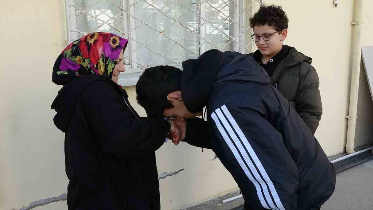 Foto - İmam Hatip öğrencilerinden duygulandıran hareket: Kendileri küçük yürekleri büyük