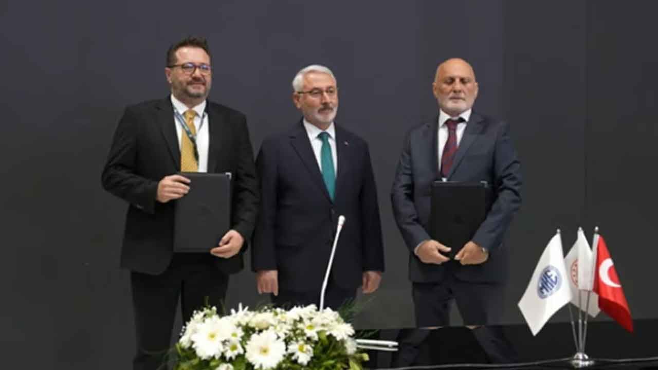 Foto - İmzalar atıldı: Türkiye'den İHA'ların sonunu getiren hava savunma sistemini aldılar