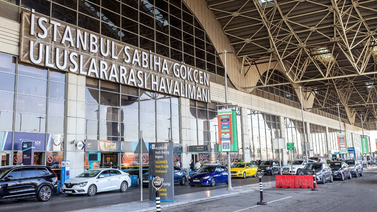 İnanılır gibi değil! Sabiha Gökçen Havalimanı’nda bir çay, bir sandviçin fiyatı olay oldu