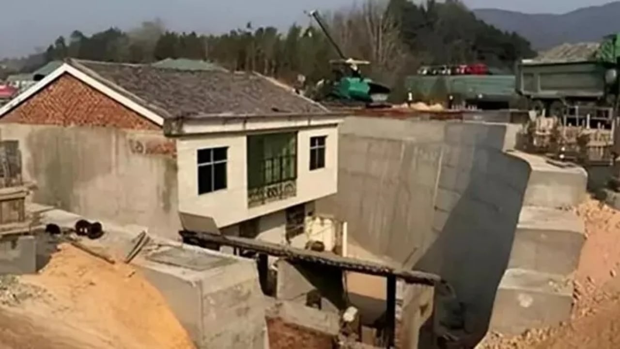 Foto - İnat uğruna otoyolun arasında kalmıştı! "Asla satmam" diyen sahibi evini öyle bir sebepten terk etti ki...