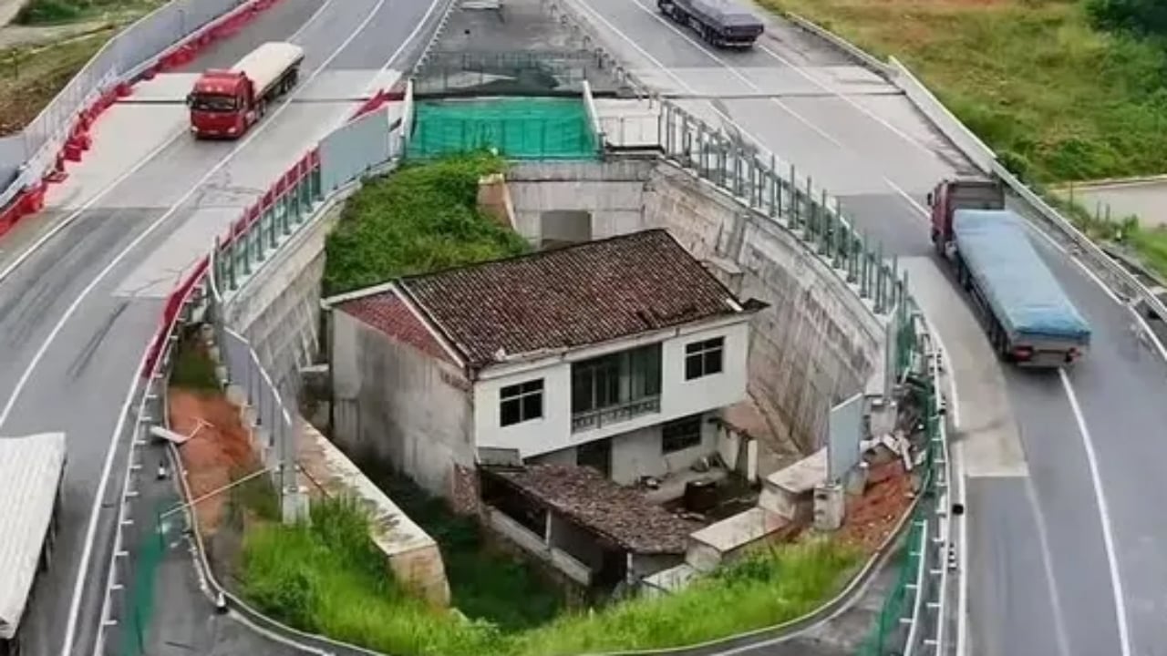 Foto - İnat uğruna otoyolun arasında kalmıştı! "Asla satmam" diyen sahibi evini öyle bir sebepten terk etti ki...