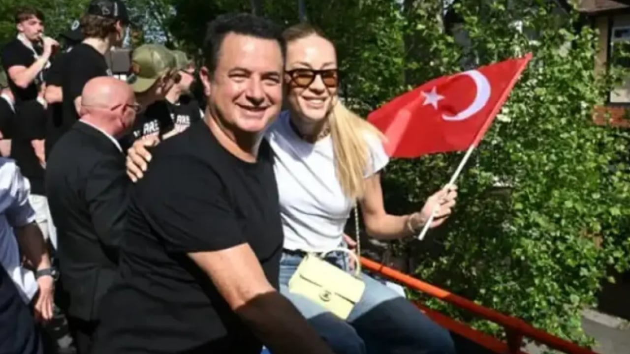 İngiltere sokaklarında Türk bayraklı kutlama! Acun taraftarı coşturdu!