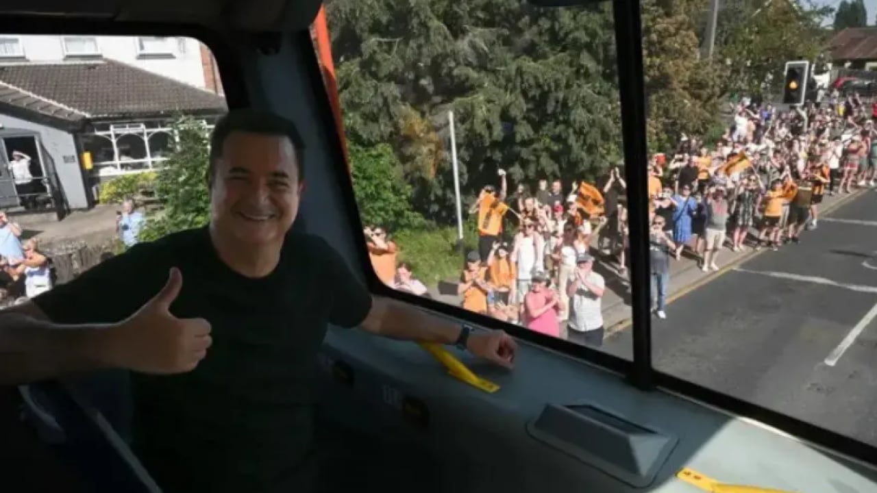 Foto - İngiltere sokaklarında Türk bayraklı kutlama! Acun taraftarı coşturdu!