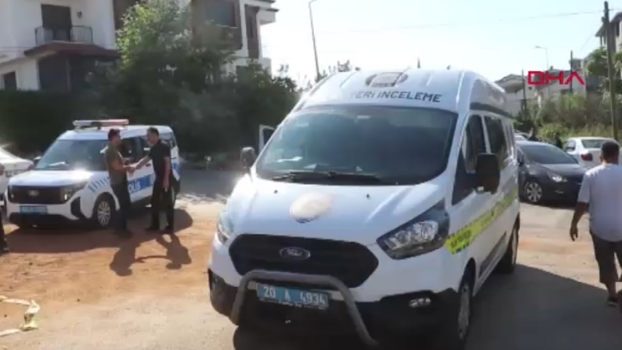 İnşaat şantiyesinde feci ölüm! Tonlarca göçüğün altında kalan kepçe operatörü hayatını kaybetti!