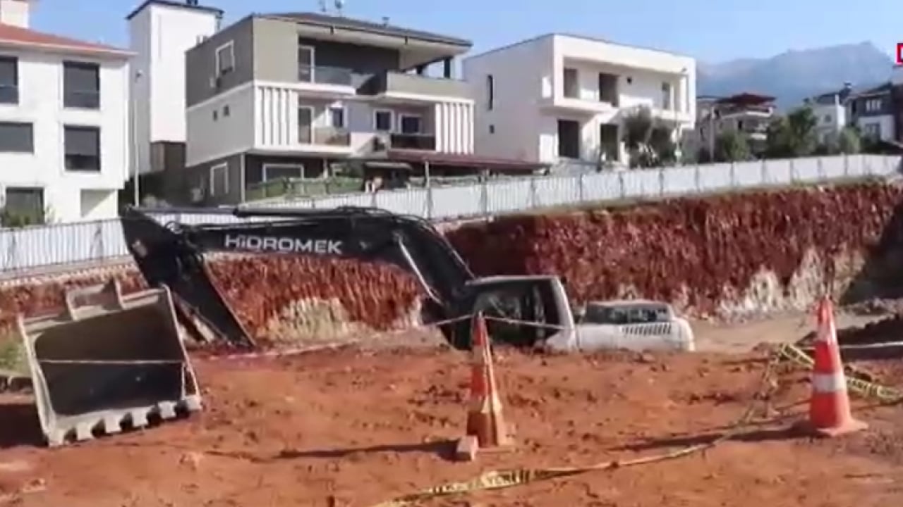 Foto - İnşaat şantiyesinde feci ölüm! Tonlarca göçüğün altında kalan kepçe operatörü hayatını kaybetti!