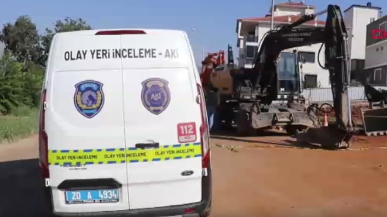 Foto - İnşaat şantiyesinde feci ölüm! Tonlarca göçüğün altında kalan kepçe operatörü hayatını kaybetti!