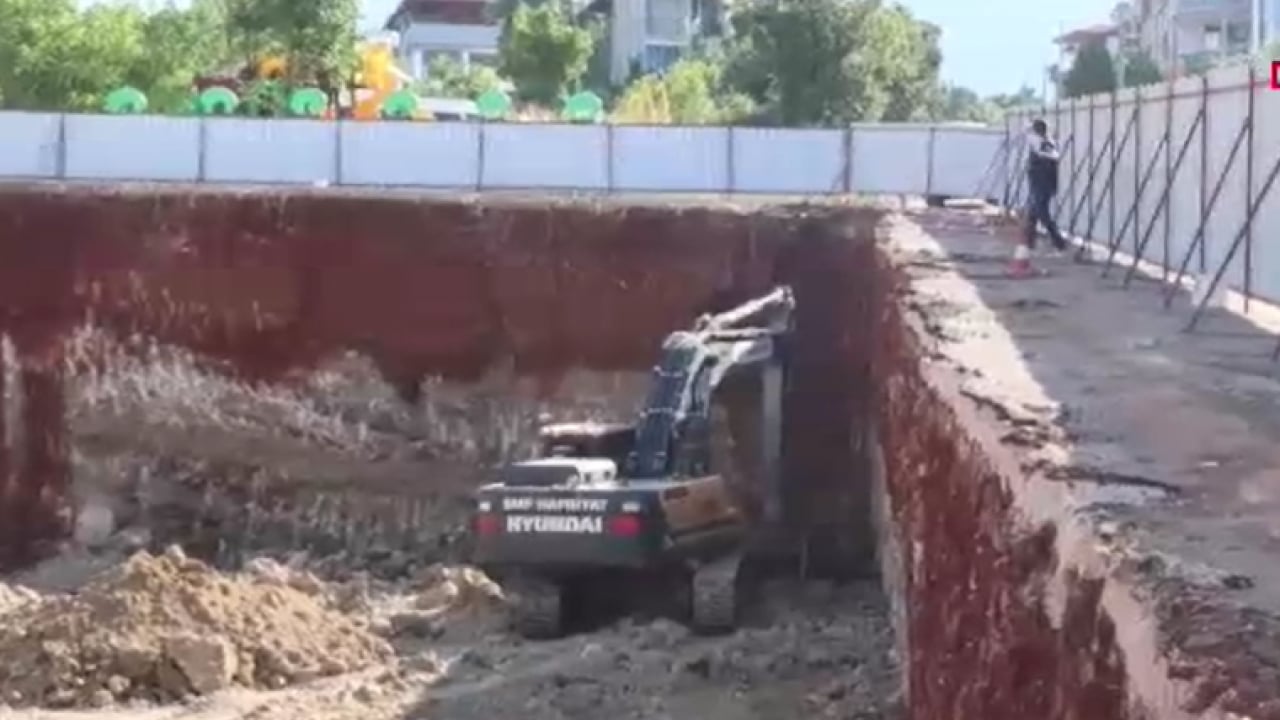 Foto - İnşaat şantiyesinde feci ölüm! Tonlarca göçüğün altında kalan kepçe operatörü hayatını kaybetti!