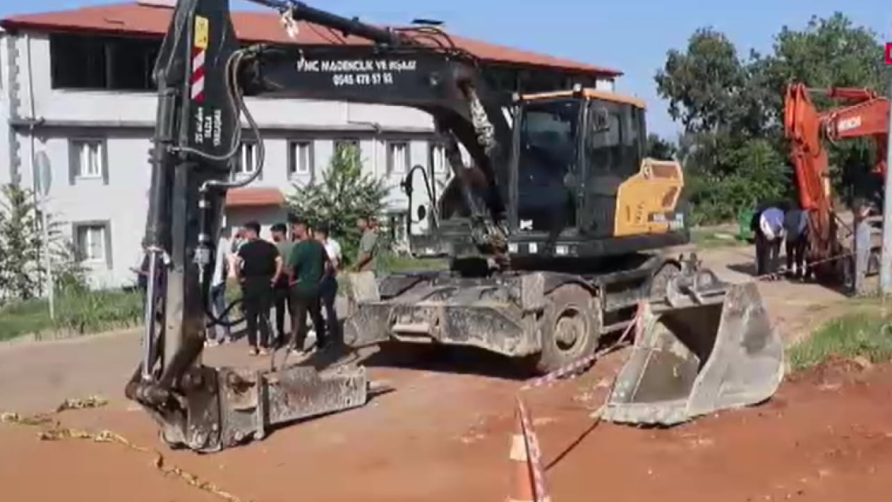 Foto - İnşaat şantiyesinde feci ölüm! Tonlarca göçüğün altında kalan kepçe operatörü hayatını kaybetti!