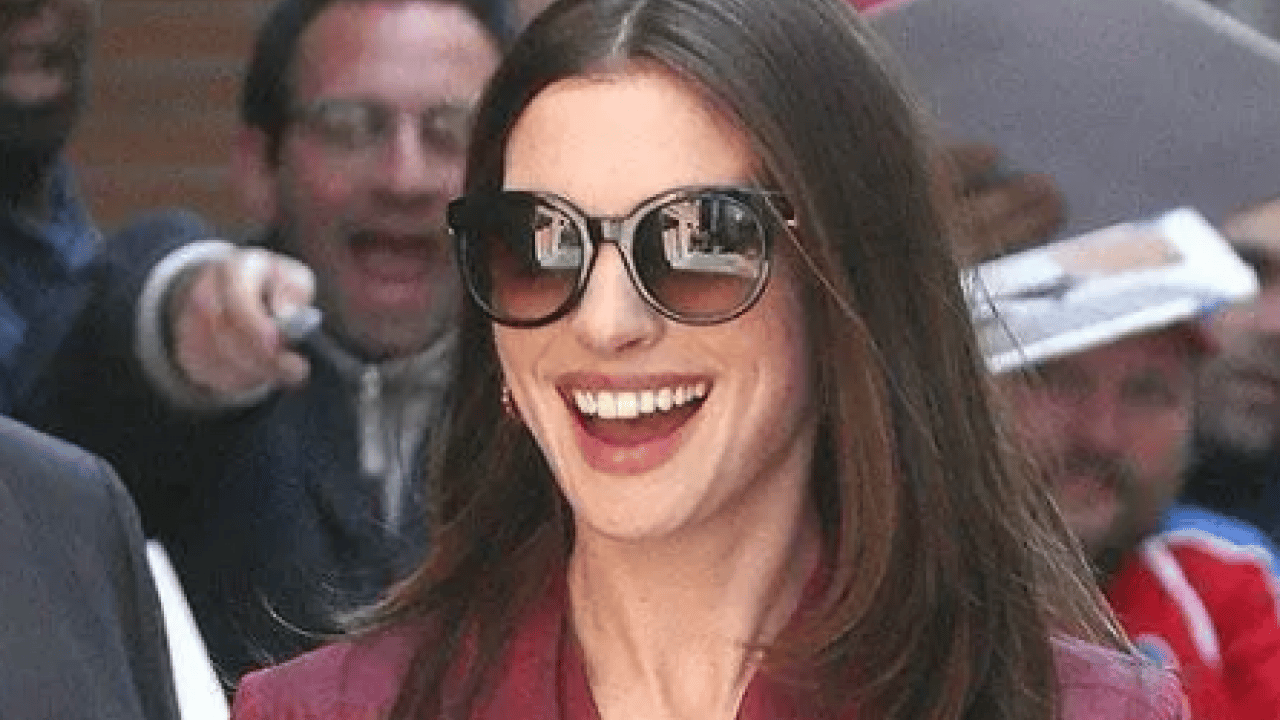 Foto - 'İnşallah' diyerek gönülleri fethetmişti! Ünlü yıldıza Kuran-ı Kerim hediye edildi!