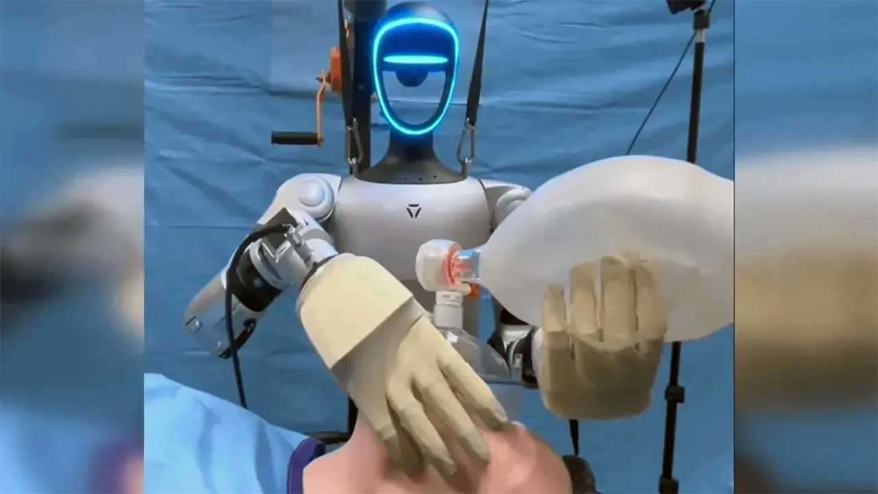 İnsansı robotlar cerrahiye el attı! Dünyada bir ilk