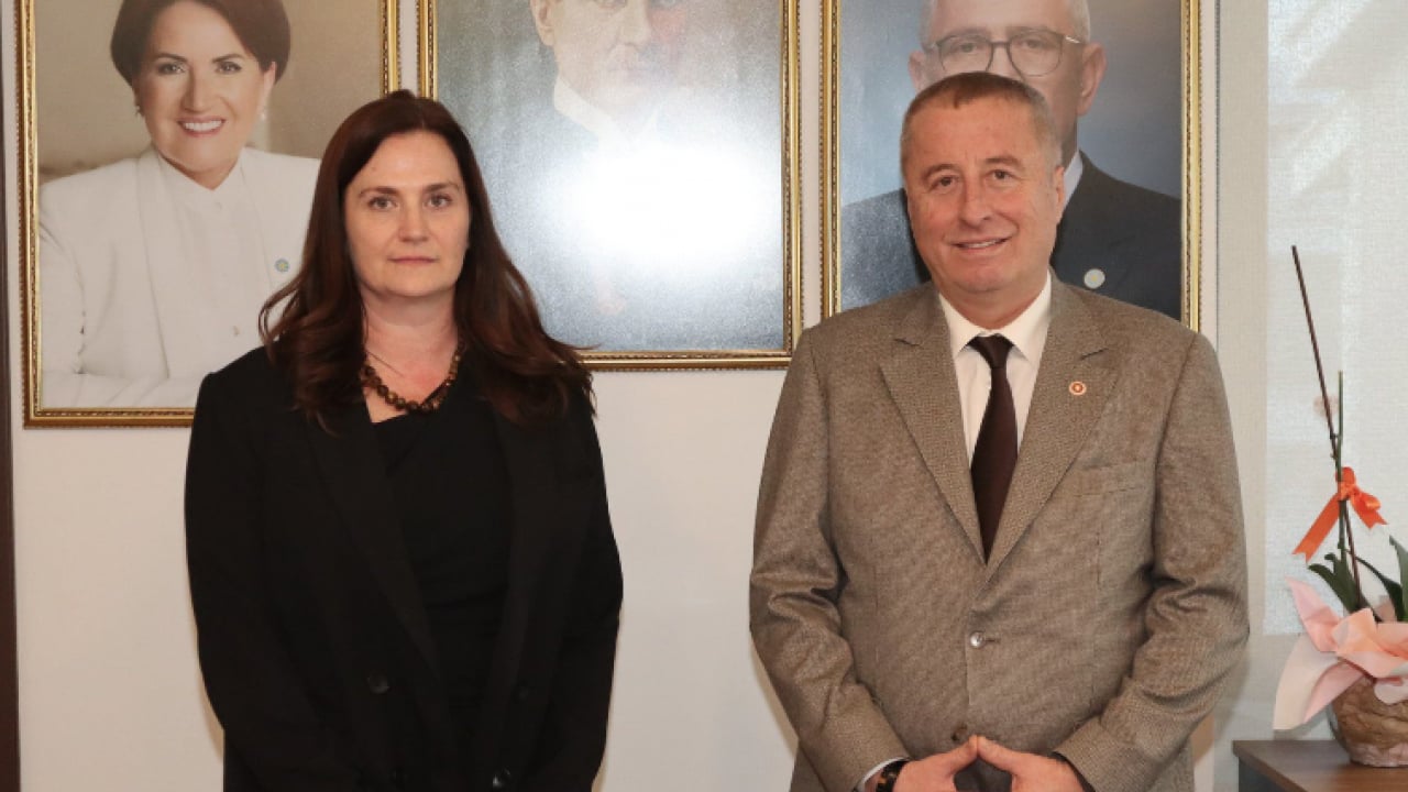 Foto - İP’li vekilden mafya vari söylemler: Ataşe Kimberly Royston karşısında el pençe durmuştu...