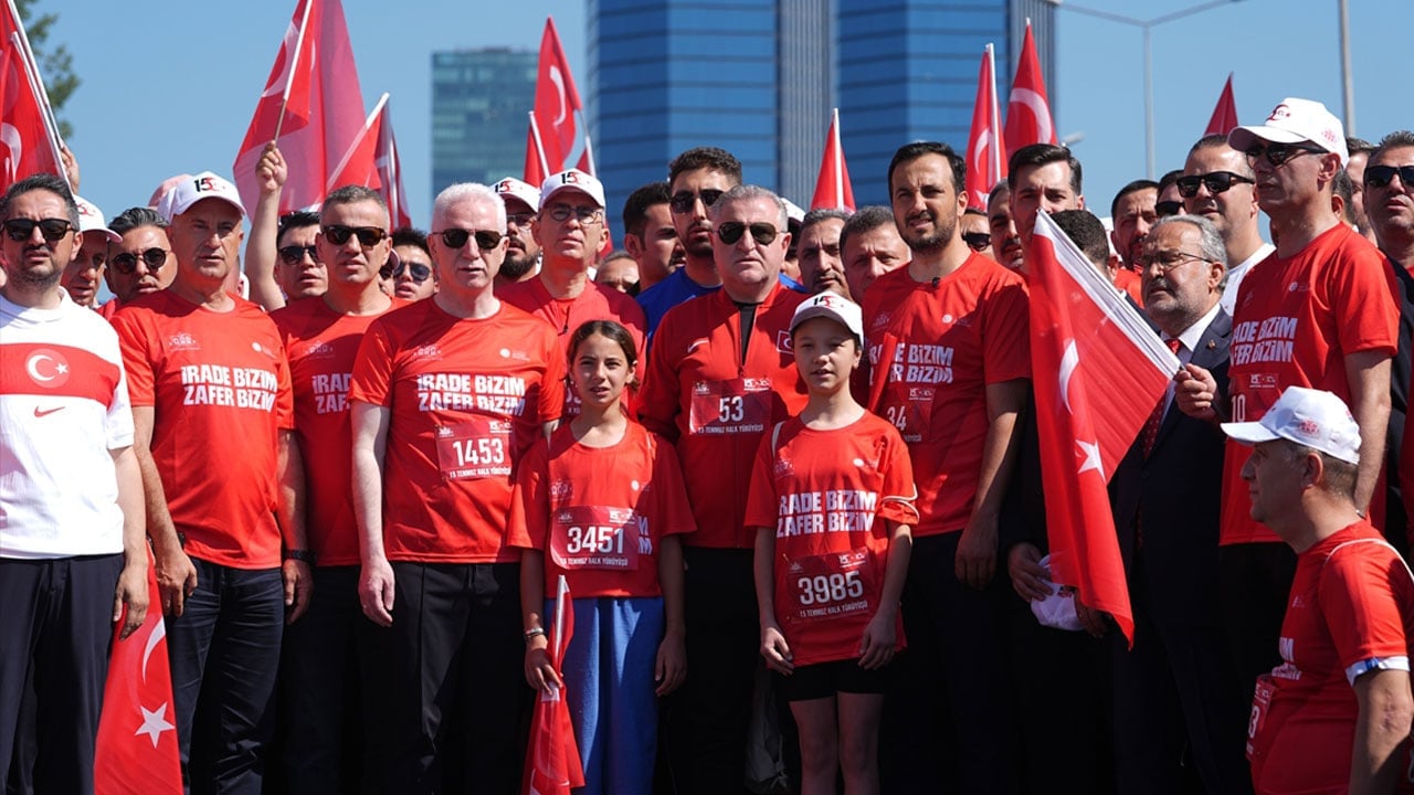 Foto - ‘İrade Bizim, Zafer Bizim’ yürüyüşü tamamlandı! 4 kilometrelik zafer korteji…