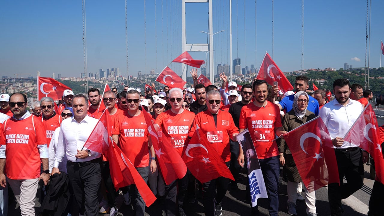 Foto - ‘İrade Bizim, Zafer Bizim’ yürüyüşü tamamlandı! 4 kilometrelik zafer korteji…