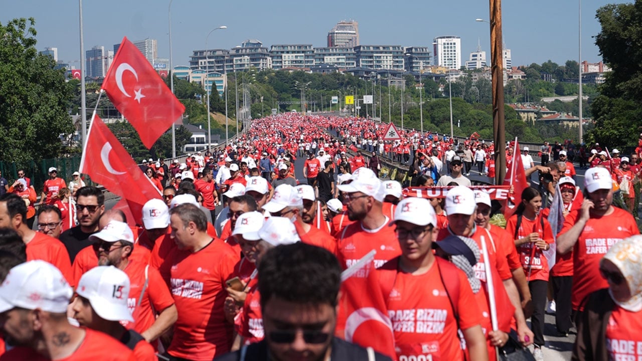 Foto - ‘İrade Bizim, Zafer Bizim’ yürüyüşü tamamlandı! 4 kilometrelik zafer korteji…