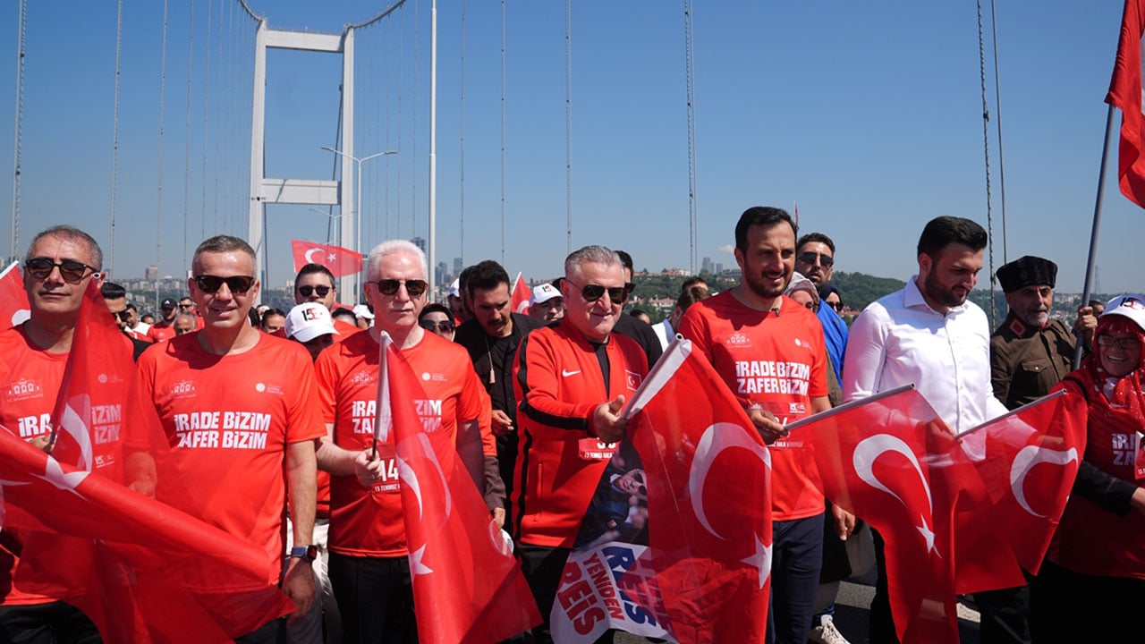 Foto - ‘İrade Bizim, Zafer Bizim’ yürüyüşü tamamlandı! 4 kilometrelik zafer korteji…