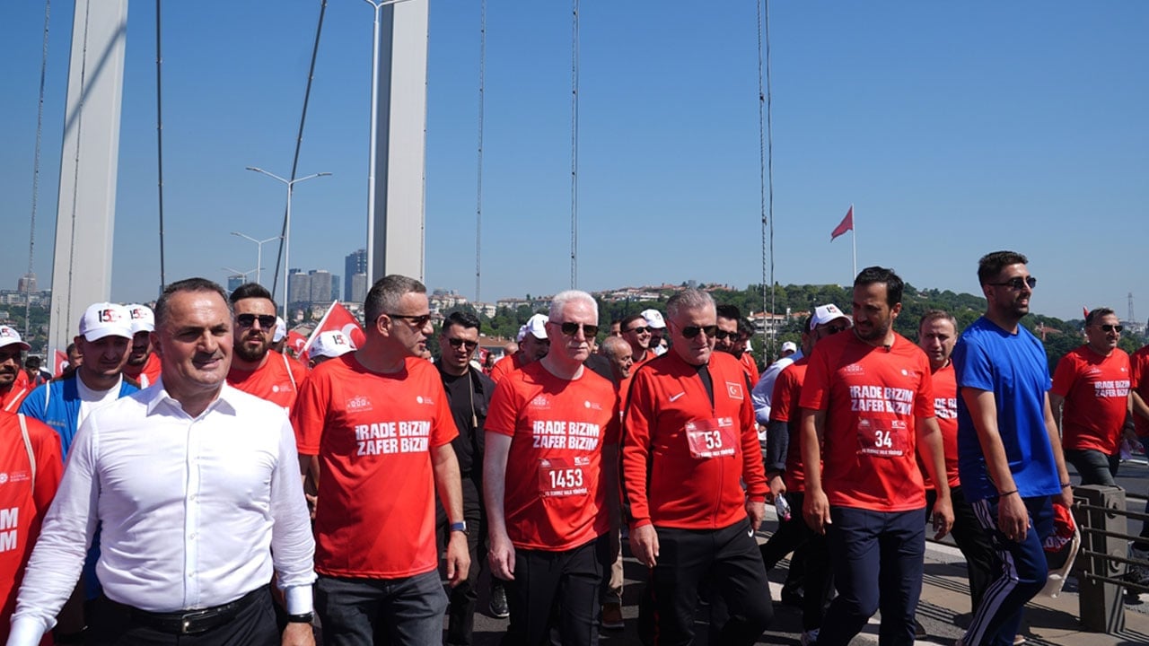Foto - ‘İrade Bizim, Zafer Bizim’ yürüyüşü tamamlandı! 4 kilometrelik zafer korteji…