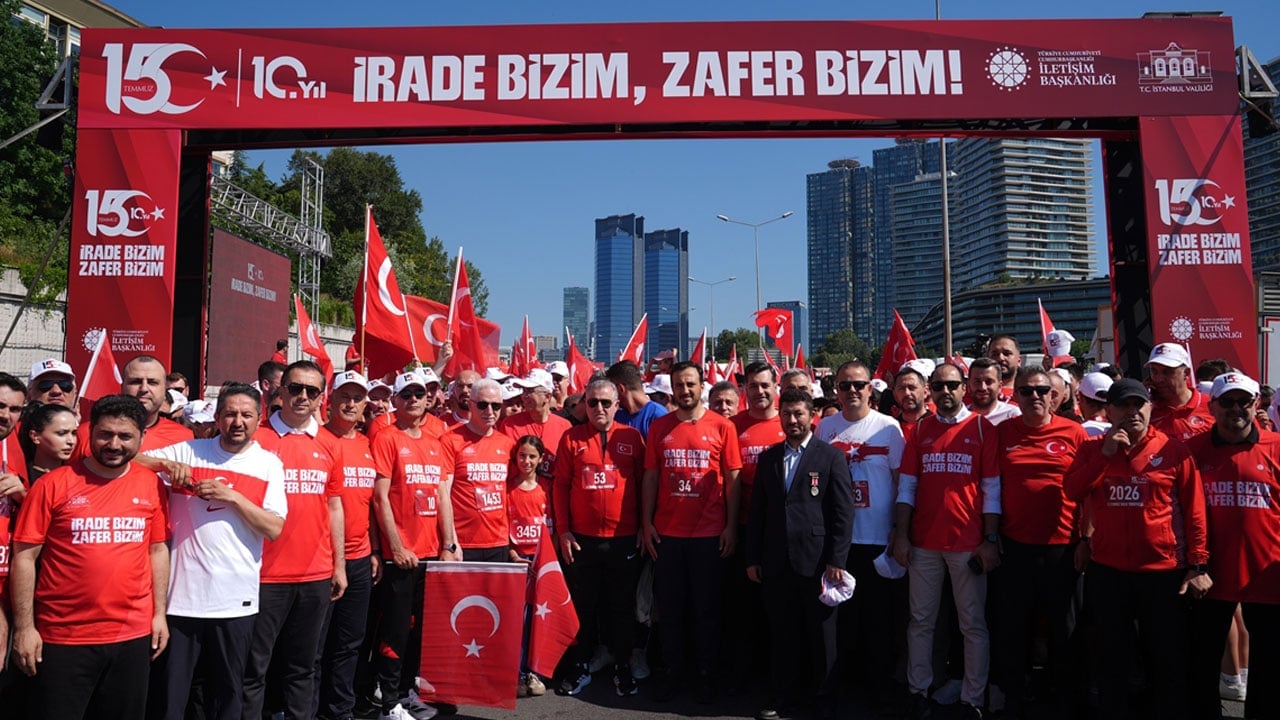 Foto - ‘İrade Bizim, Zafer Bizim’ yürüyüşü tamamlandı! 4 kilometrelik zafer korteji…